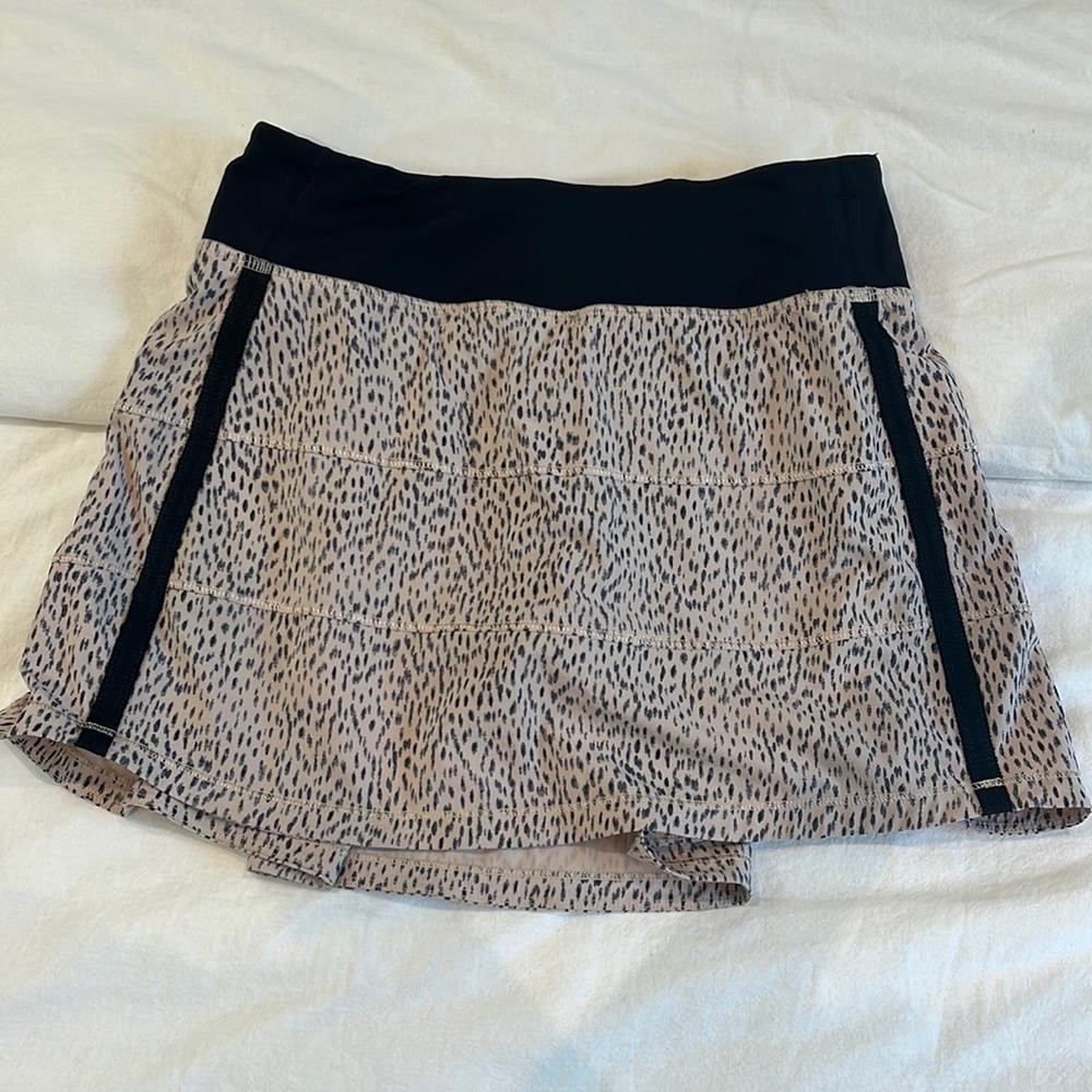 LULULEMON SIZE 2 TALL SKIRT